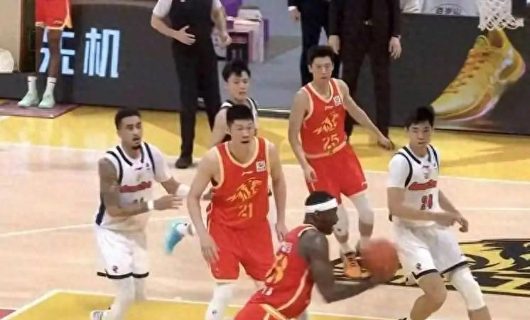 AYX SPORTS-麦考尔不去福建原因曝光：他家有喜事，全队送祝福，杜锋很人性化